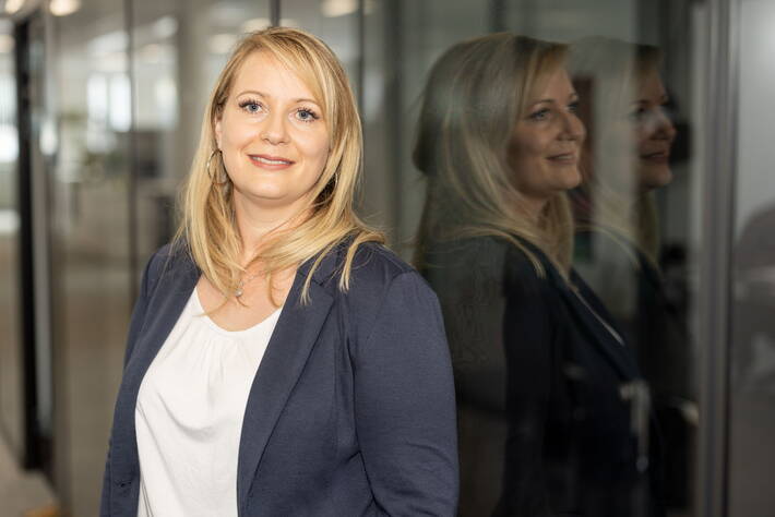 c-meyer-sarah-8305.jpg – Sarah Meyer, Mitinhaberin