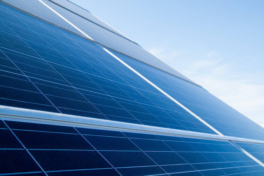 Dach mit Photovoltaikanlage