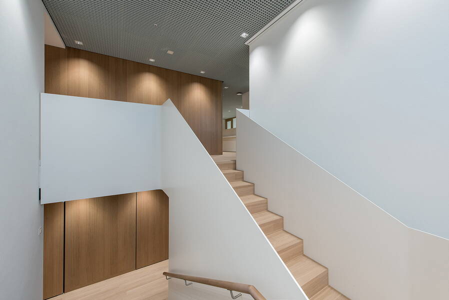 Lichtplanung in grossem Raum mehrstöckig